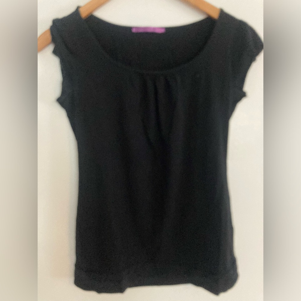 Basic black tshirt with frill sleeves